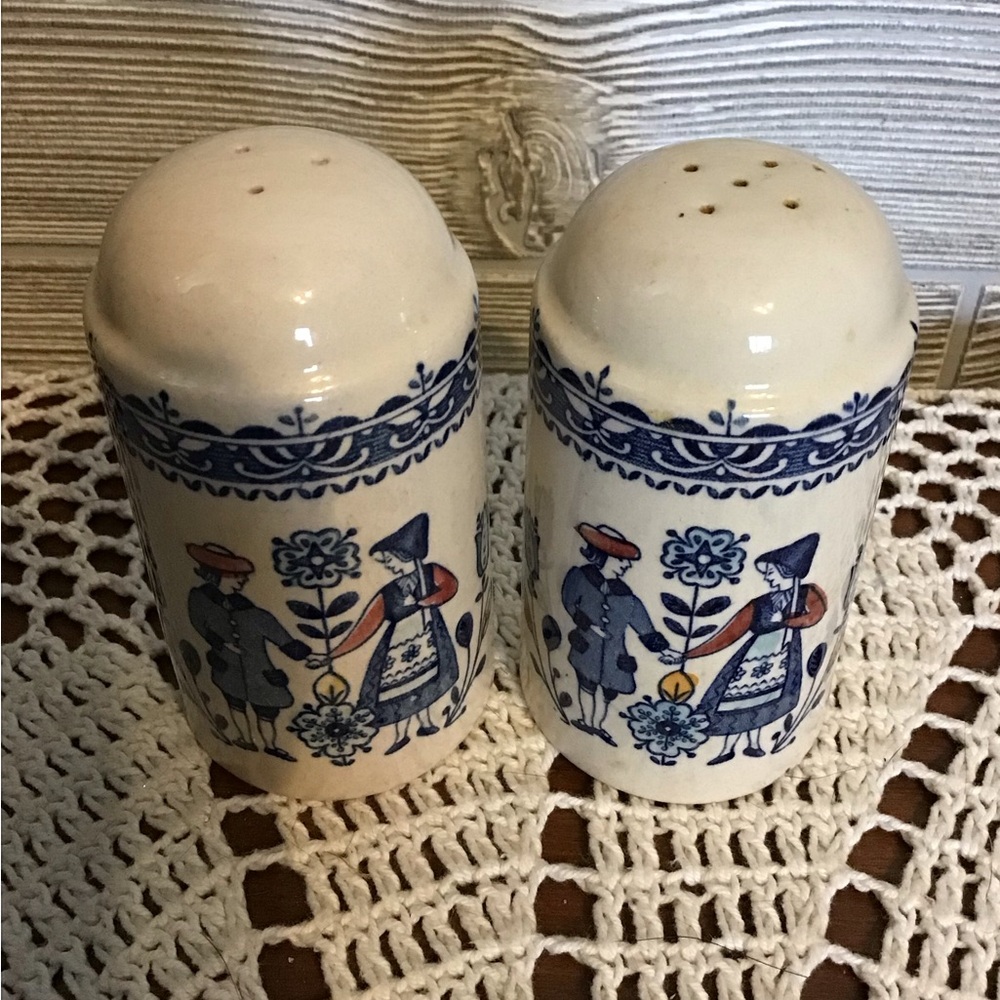 Johnson Bros. hearts and Flowers Salt and Pepper shakers